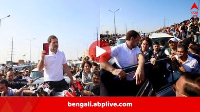 sambhal news Rahul Priyanka Gandhi stopped at delhi up border causes huge road jam Sambhal News: সম্ভল যাওয়ার পথে রাহুল-প্রিয়ঙ্কাকে আটকাল পুলিশ, সংবিধান হাতে নিয়ে প্রতিবাদ লোকসভার বিরোধী দলনেতার