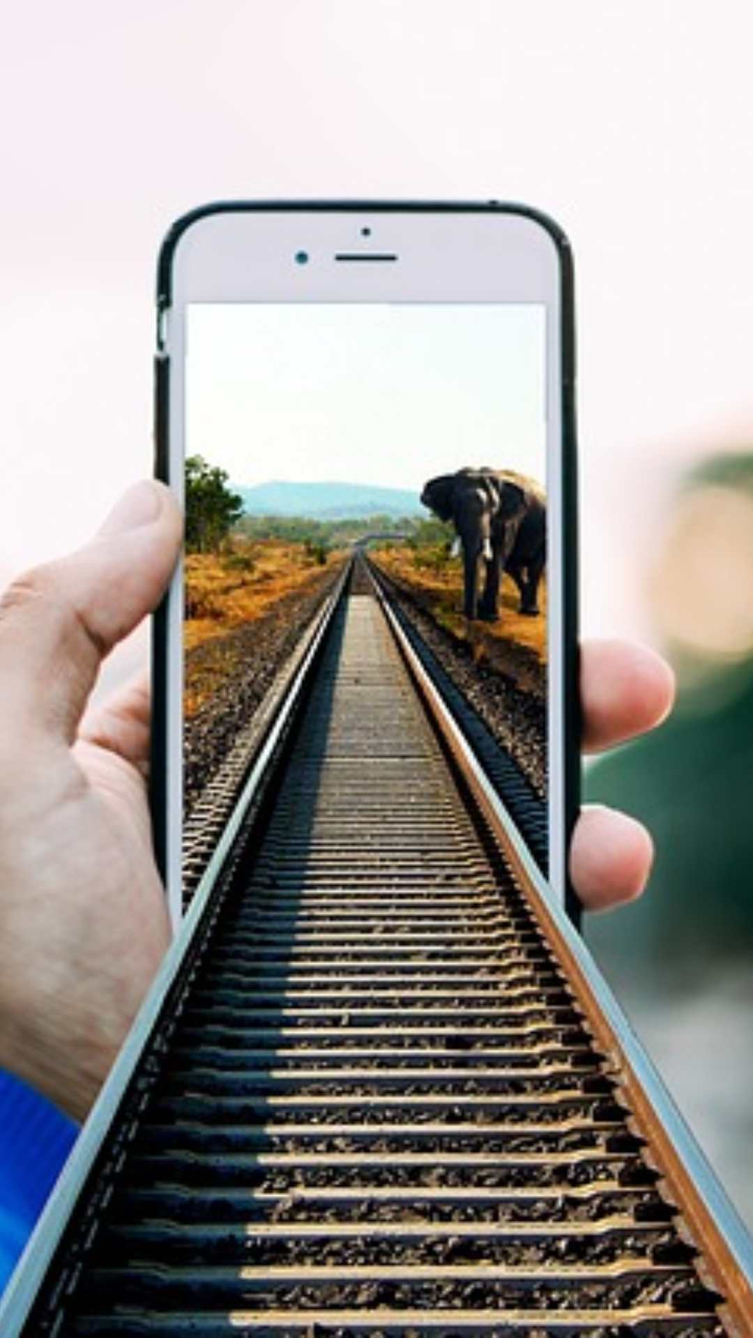 Flagship Phone किसी ब्रांड का सबसे अच्छा और प्रीमियम स्मार्टफोन होता है, जो उसकी तकनीकी क्षमता को दर्शाता है.