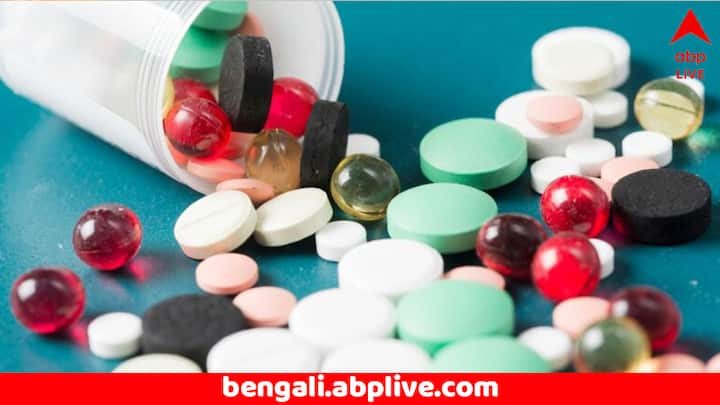 Antibiotic Side Effects: কোনো ব্যক্তি ফ্লু বা ভাইরাসে আক্রান্ত হলে জ্বর এলেই সাধারণত অ্যান্টিবায়োটিক লিখে দেন চিকিৎসকেরা। আর অনেকে আবার দোকানে বলে নিজেও কিনে খেয়ে থাকেন।