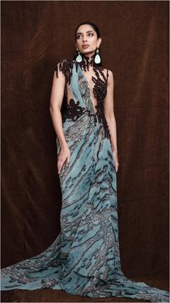 శోభిత స్టైలిష్ శారీ లుక్స్ చూశారా? బోల్డ్ అంటే ఈ మాత్రం ఉండాలిలే