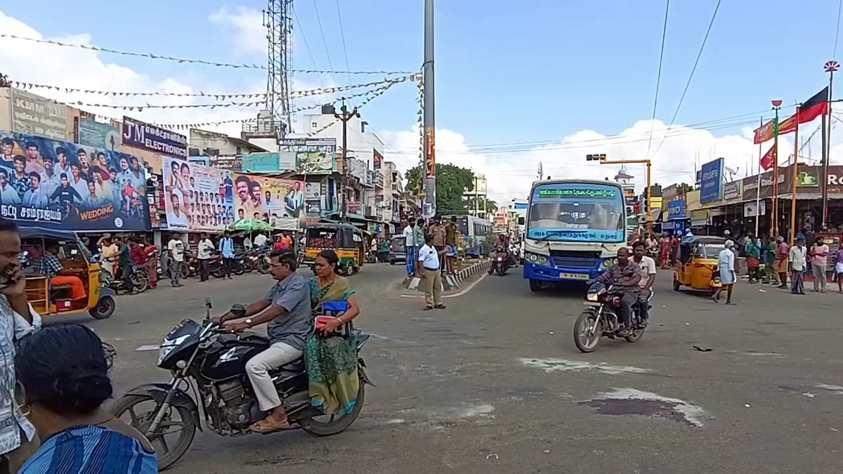 தாறுமாறாக ஓடிய பேருந்து; தலைநசுங்கி இளைஞர் உயிரிழப்பு - திண்டுக்கல்லில் சோகம்