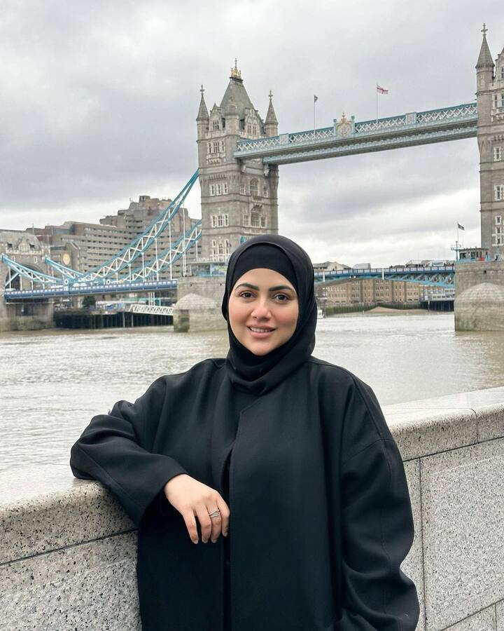 Sana Khan: Former Bollywood actress and ‘Bigg Boss’ contestant Sana Khan shocked her fans in 2020 when she decided to leave the entertainment industry. Her retirement was because of her focus on spirituality and philanthropy.