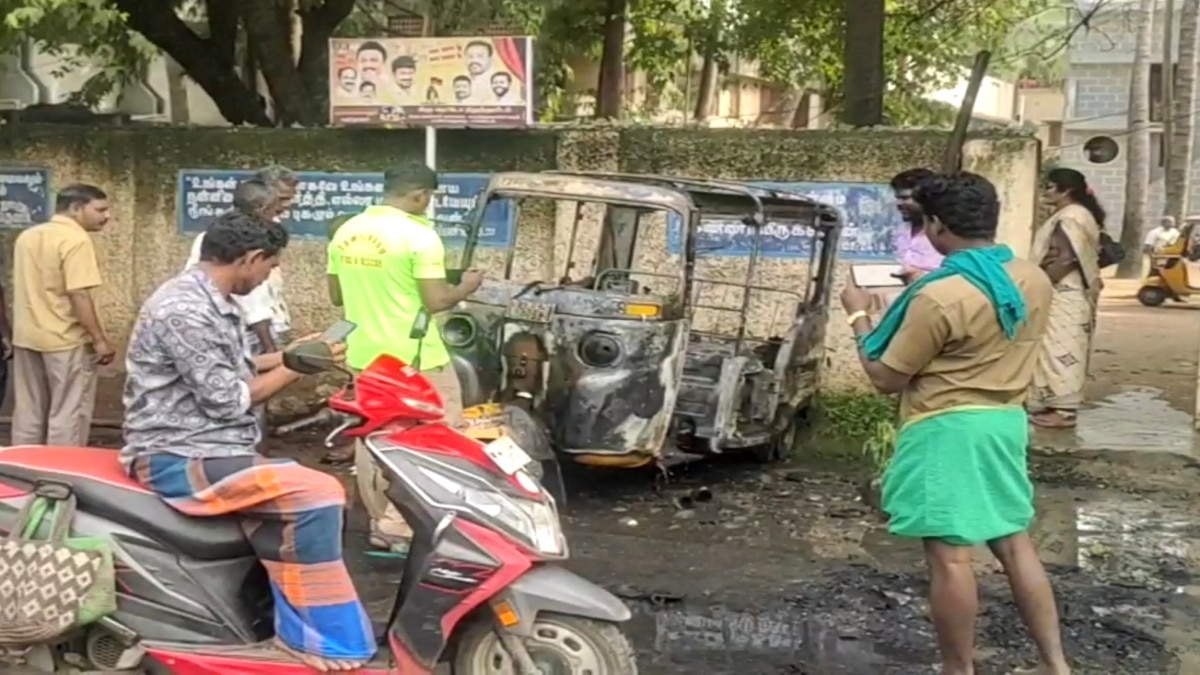 திடீரென பற்றி எரிந்த சிஎன்ஜி ஆட்டோ ; நூலிழையில் உயிர்தப்பிய ஓட்டுநர்...!