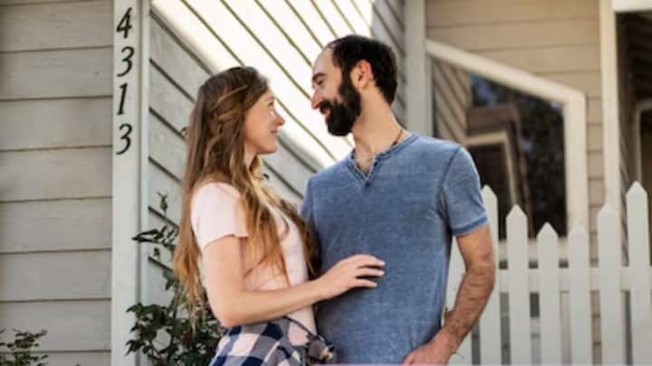 अब थाईलैंड में एक और प्रचलन तेजी से अपने पैर पसार रहा है जहां लोग इसे तथाकथित उदारवाद का नाम दे रहे हैं.