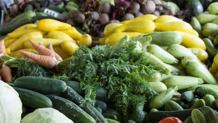 healthy foods which fruits and vegetables to juice and which not to check the list in details Vegetables And Fruits: রস করে কোন কোন ফল-সবজি খাওয়া উচিত? আর চিবিয়েই বা খাবেন কোন কোন সবজি-ফল?