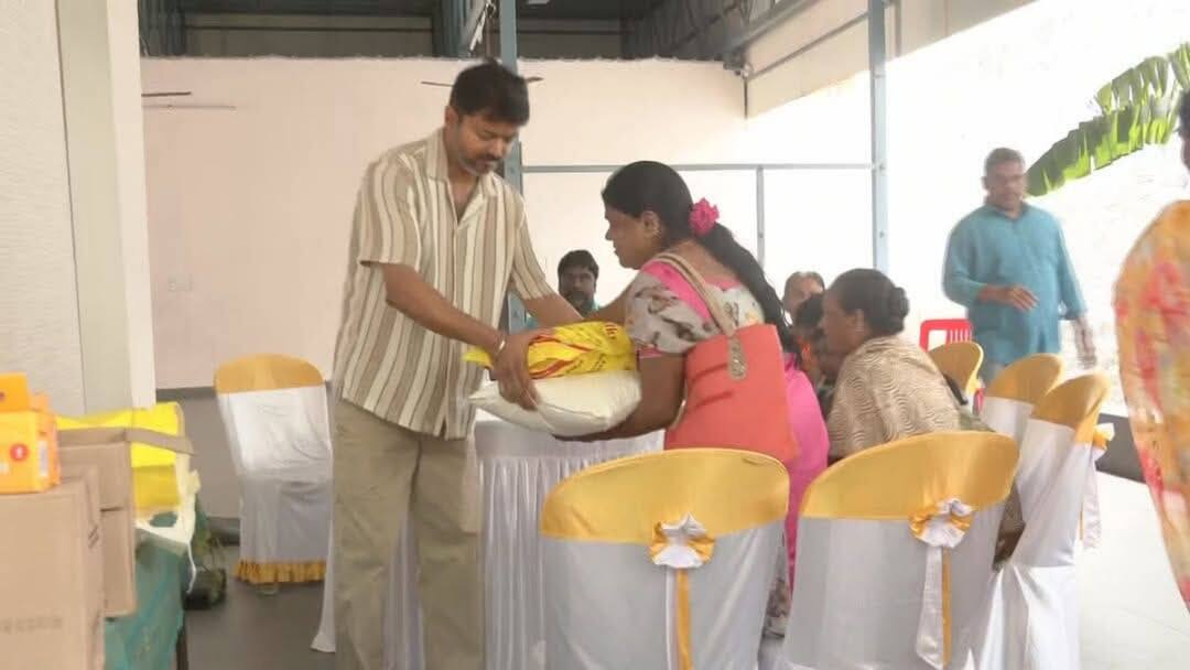 WFH அரசியல்வாதிக்கு CM ஆசையா ? - விஜய்க்கு எதிராக குவியும் கண்டனங்கள்