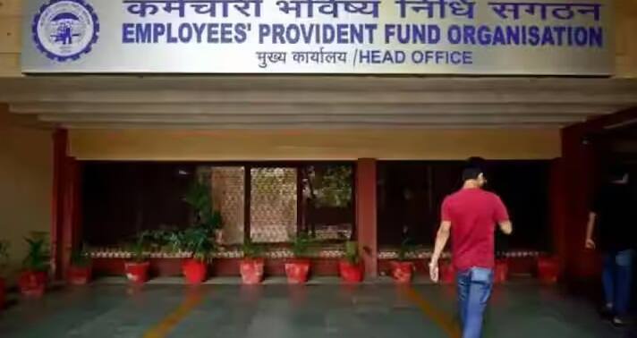 EPF&MP એક્ટ હેઠળ આવરી લેવામાં આવેલા કર્મચારીઓ માટે પણ આધાર કાર્ડ ફરજિયાત બનાવવામાં આવ્યું નથી, જેઓ ભારતની બહાર રહે છે અને તેમની પાસે આધાર કાર્ડ નથી. આ ફેરફારના અમલીકરણ સાથે તે કર્મચારીઓ પણ EPFO હેઠળ દાવો કરી શકશે. આ માટે અલગ વિકલ્પ રાખવામાં આવશે.