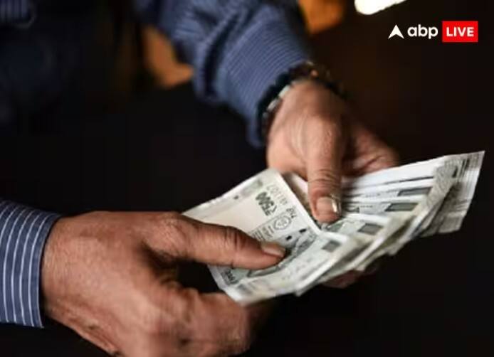 हीच पाच लाख रुपयांची एफडी आणखी पाच वर्षांसाठी वाढवल्यास तुम्हाला 5 लाखांवर तब्बल 10,24,149 रुपयांचे व्याज मिळेल. म्हणजेच तुम्हाला 5 लाख रुपये गुंतवून 15 वर्षांत तब्बल 15,24,149 रुपये मिळतील.