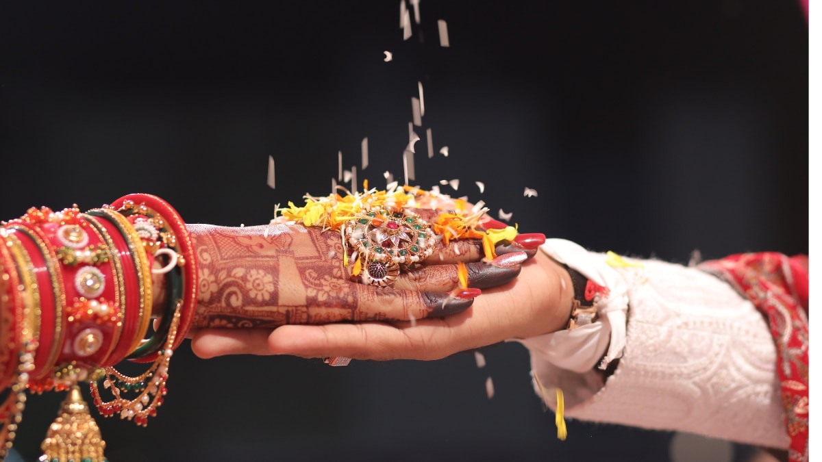 Two Girls Married Each Other: స్నేహితురాలితో పెళ్లి కోసం ఏడు సార్లు లింగ మార్పిడి ఆప‌రేష‌న్- యూపీలో వింత ఘటన!