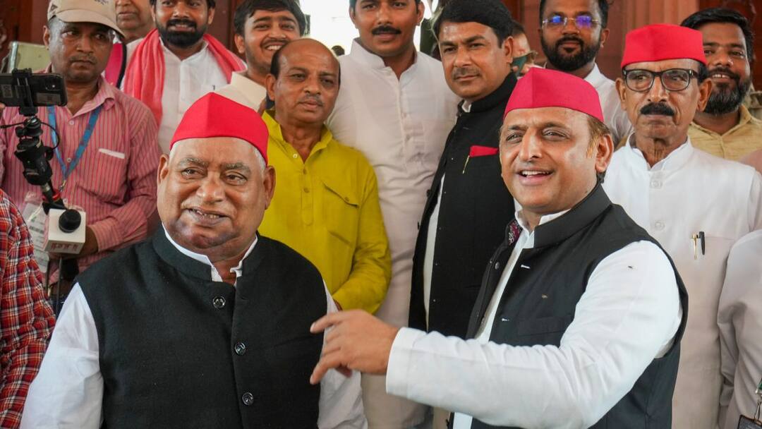 milkipur bypolls 2025 bjp fields 6 minister for ayodhya milkipur seat upchunav ajeet prasad akhilesh yadav मिल्कीपुर सीट पर अखिलेश और अवधेश की मुश्किलें बढ़ीं! बीजेपी ने इन 6 मंत्रियों को मैदान में उतारा