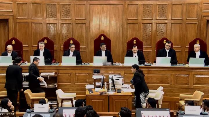 सुप्रीम कोर्ट के जजों को ग्रैच्युटी भी काफी अच्छी मिलती है. सीजेआई समेत तमाम जजों को रिटायरमेंट पर 20 लाख रुपये की ग्रैच्युटी मिलती है.