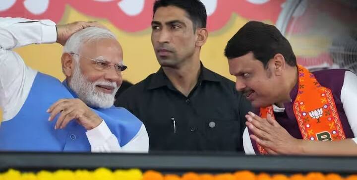 દેવેન્દ્ર ફડણવીસ પાસે સ્ટોક, બોન્ડ કે મ્યુચ્યુઅલ ફંડમાં કોઈપણ પ્રકારનું રોકાણ નથી. આ સિવાય તેમની પાસે વારસામાં મળેલી ખેતીની જમીન અને રહેણાંક મિલકતો હતી.