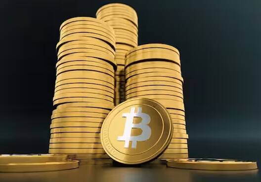 છેલ્લા બે દિવસમાં બિટકોઈન અને શિબા ઈનુ કોઇન સહિત અન્ય ક્રિપ્ટોકરન્સીના ભાવમાં ભારે વધારો જોવા મળ્યો હતો. અહેવાલ મુજબ, ડૉગકૉઈનની કિંમત ત્રણ ટકા વધી હતી અને હાલમાં તે 0.45 અમેરિકન ડોલર પર છે. તેજી વચ્ચે તેની કિંમત ટૂંક સમયમાં 1 ડોલર સુધી પહોંચવાની અપેક્ષા છે. દરમિયાન, શિબા ઇનુ કોઇન (SHIB) ના બર્ન રેટમાં સાત ટકાનો વધારો થયો છે અને કિંમતમાં 50 ટકા તેજી આવે તેવી અપેક્ષા છે.