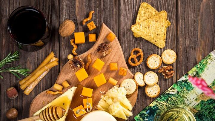 அதிக கொழுப்பு நிறைந்த பால் பொருட்களை சாப்பிடுவது கல்லீரலின் ஆரோக்கியத்தை பாதித்து fatty liver பிரச்னை ஏற்படும் வாய்ப்புகள் அதிகம் இருப்பதாக ' Journal of Hepatology’ இதழில் வெளியிடப்பட்டுள்ள ஆய்வுக் கட்டுரையில் குறிப்பிடப்பட்டுள்ளது.