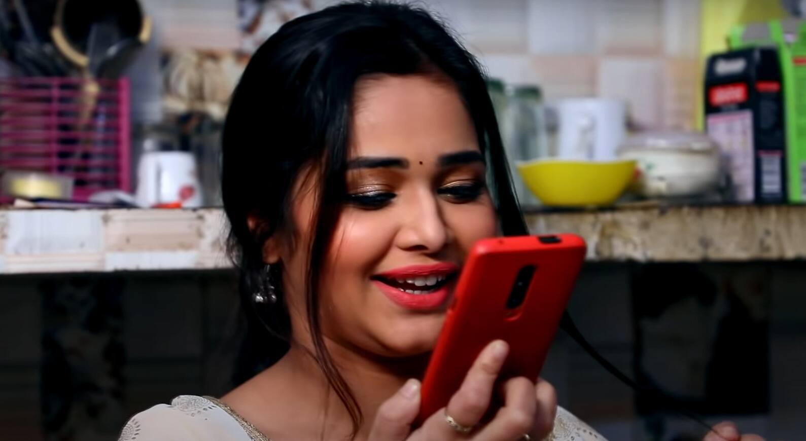 भोजपुरी सुपरस्टार रितेश पांडेय के गाने 'हैलो कौन' ने रचा इतिहास, व्यूज एक बिलियन के हो गए पार