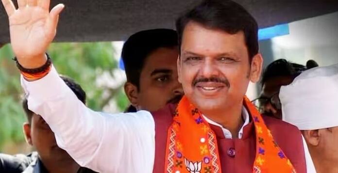 ચૂંટણીના સોગંદનામા મુજબ, દેવેન્દ્ર ફડણવીસ પાસે 56.7 લાખ રૂપિયાની જંગમ અને 4.68 કરોડ રૂપિયાની સ્થાવર સંપત્તિ છે. આમાં તેમનું બેન્ક બેલેન્સ, રોકડ, એનએસએસમાં રોકાણ અને પોસ્ટલ સેવિંગ્સ, સોના-ચાંદીના ઝવેરાત અને વીમા પોલિસીનો સમાવેશ થાય છે.