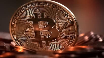 Bitcoin Hits $100000 Mark: Bitcoin ની કિંમત પ્રથમ વખત 1 લાખ ડોલર ($100000 માર્ક) ને વટાવી ગઈ છે. જાન્યુઆરી 2025માં ડોનાલ્ડ ટ્રમ્પ યુનાઇટેડ સ્ટેટ્સના રાષ્ટ્રપતિ તરીકે શપથ લે તે પહેલાં બિટકોઇન તેજીમાં છે. ક્રિપ્ટો ટ્રેડર્સને આશા છે કે ટ્રમ્પ વહીવટીતંત્ર ક્રિપ્ટોકરન્સી ફ્રેન્ડલી પોલિસી લાવી શકે છે, જેના કારણે બિટકોઈનમાં રેકોર્ડ વધારો જોવા મળ્યો છે.