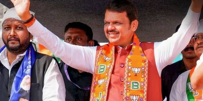 Chief Minister of Maharashtra: મહારાષ્ટ્રમાં મહાયુતિ ગઠબંધને જંગી જીત નોંધાવી હતી અને 5, ડિસેમ્બરે મુખ્યમંત્રીનો શપથ ગ્રહણ સમારોહ યોજાશે. દેવેન્દ્ર ફડણવીસ મુખ્યમંત્રી પદના શપથ લેશે. તેમણે પ્રથમ વિધાનસભા ચૂંટણી 1999માં નાગપુર પશ્ચિમ મતવિસ્તારમાંથી લડી હતી અને જીત્યા હતા અને 2009 સુધી તેનું પ્રતિનિધિત્વ કર્યું હતું. પરંતુ શું તમે જાણો છો કે તેઓ નાગપુરના સૌથી યુવા કાઉન્સિલર બન્યા છે. જાણો દેવેન્દ્ર ફડણવીસની મેયરથી લઈને સીએમ બનવા સુધીની સફર વિશે.