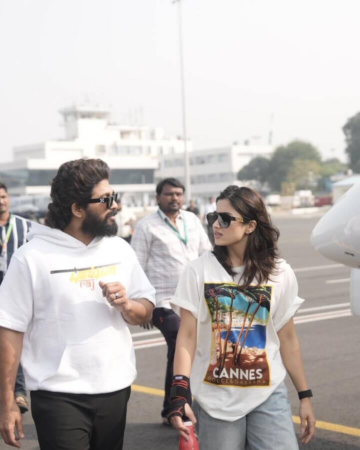 या चित्रपटाचा प्रीमियर 4 डिसेंबर रोजी हैदराबाद येथे आयोजित करण्यात आला होता, ज्यामध्ये मोठ्या संख्येने चाहते चित्रपट पाहण्यासाठी आले होते.