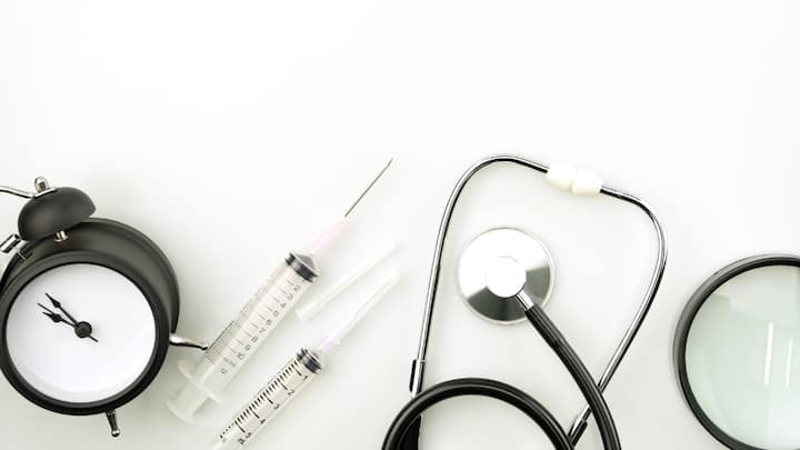 Las personas con diabetes, hipertensión y personas con EPOC y problemas cardíacos no deben descuidar sus medicamentos y sus visitas periódicas al Médico durante todas las celebraciones. (Fuente de la imagen: Canva)