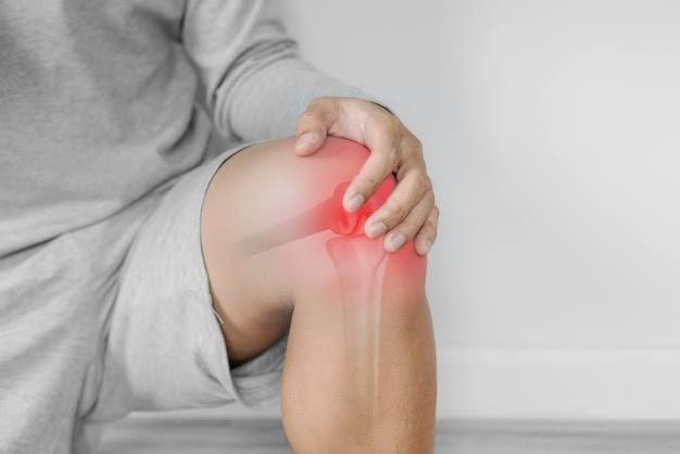 To get rid of joint pain, taking bath mixed with rock salt in lukewarm water is considered best. Magnesium is found in this water, which works to provide relief to the muscles by reducing inflammation.