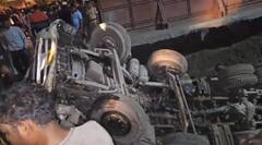 Mira Bhayandar : मीरा-भाईंदरच्या काशिमीरा परिसरात रस्त्याला भगदाड, सिमेंट मिक्सरचा ट्रक खड्ड्यात पडून मोठा अपघात