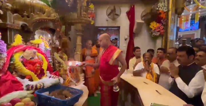 नागपूरचे आमदार असलेले देवेंद्र फडणवीस हे तिसऱ्यांदा महाराष्ट्राचे मुख्यमंत्री म्हणून शपथ घेणार आहेत.