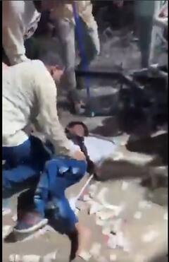 पुष्पा 2 के प्रीमियर में 2 लोगों की मौत, अल्लू अर्जुन को देखने के लिए बेकाबू हुई भीड़, सामने आईं दिल दहला देने वाली तस्वीरें