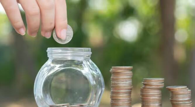 तुम्ही एफडीमध्ये 5 वर्षांसाठी गुंतवणूक करताय असे गृहीत धरू. पाच वर्षांच्या एफडीवर तुम्हाला 7.5 टक्क्यांनी परतावा मिळतोय, असेही गृहीत धरुया. तुम्हाला या एफडीच्या तिप्पट परातवा हवा असेल तर मात्र मॅच्यूरिटी आल्यानंतर ही एफडी तोडायची नाहीत. म्हणजेच तुम्ही तुमची एफडी एक्स्टेंड करायची आहे.