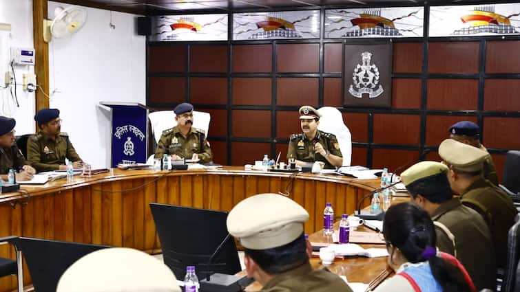 Meerut DIG Kalanidhi Naithani In Action after UP CM Yogi Adityanath Instructions To Maintain law and order ANN 6 दिसंबर को फुल एक्शन में रहेगी पुलिस, हापुड़ में मेरठ रेंज के DIG ने बताया एक्शन प्लान