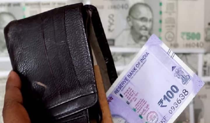 Investment Tips:कोणतीही जोखीम न पत्करता तुम्हाला तुमच्या पैशांवर चांगला परतावा हवा असेल, तर एफडी हा सर्वोत्तम पर्याय आहे. एफडीत पैसे गुंतवून तुम्ही निश्चित व्याजदर मिळवू शकता. मात्र याच एफडीच्या मदतीने तुम्हाला थेट तिप्पट पैसे मिळू शकतात.