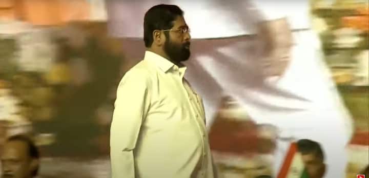 राज्याचे माजी मुख्यमंत्री एकनाथ शिंदे यांनी गुरुवारी मुंबईतील आझाद मैदानावर आयोजित करण्यात आलेल्या महायुती सरकारच्या शपथविधी सोहळ्यात राज्याचे उपमुख्यमंत्री म्हणून शपथ घेतली