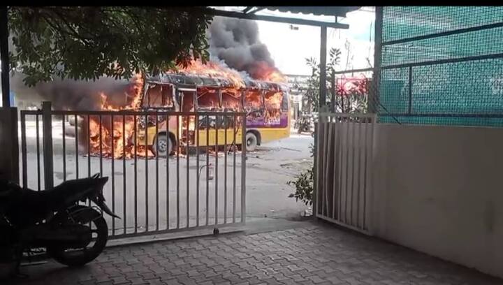 बसला आग नेमकी कशामुळे लागली ह्याचे कारण समोर आले नाही, पण या घटनेने स्कुल बसच्या ऑडीट व सुरक्षेचा मुद्दाही उपस्थित होत आहे.