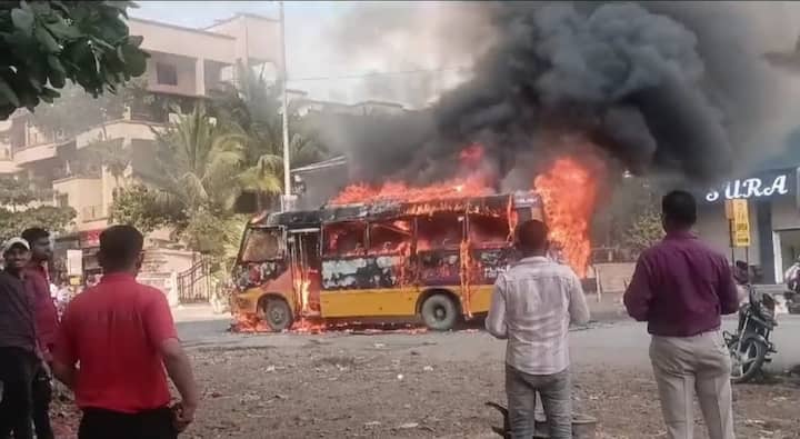 बसमधे पाचवी आणि सहावीत शिकणारी मुलं होती. मात्र प्रसंगावधान राखुन ड्रायव्हरने मुलांना खाली उतरल्याने मोठा अनर्थ टळला.