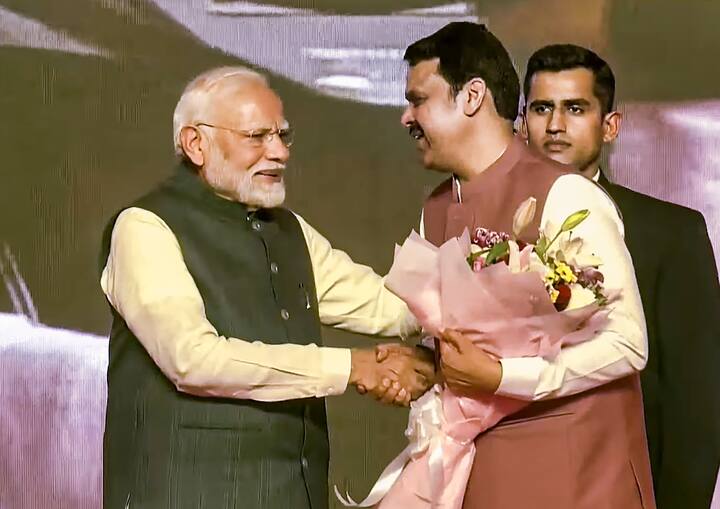 देवेंद्र फडणवीस ने कहा कि किसे कौन सा मंत्रालय मिलेगा, ये तीनों मिलकर तय करेंगे और ये अंतिम चरण में है.