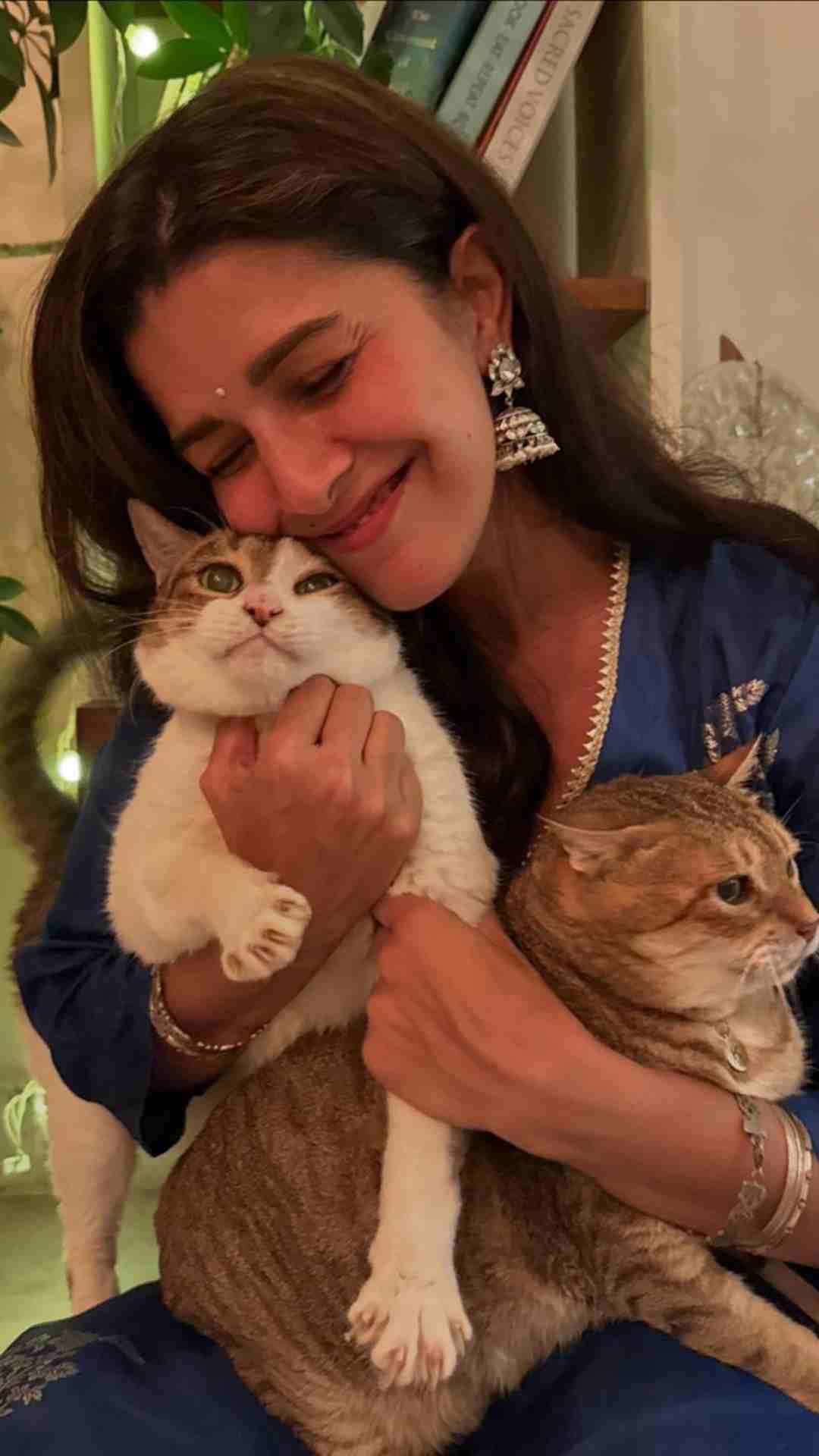 दावा किया जा रहा है कि फिल्म दसवी की निमरत कौर की वजह से ऐश्वर्या और अभिषेक के रिश्ते में दरार आई है