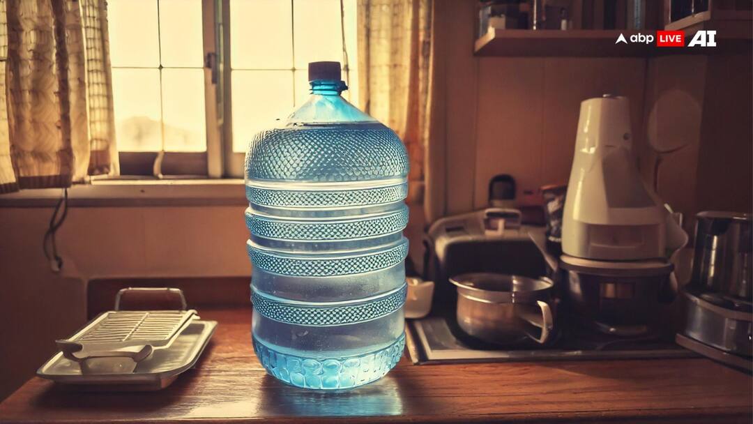 Side Effects and Health Risks Related to Drinking Water from Plastic Barrel Drinking Water: রোজই বাড়িতে দিয়ে যায় ২০ লিটারের জলের জার, এই জলেও ঝুঁকি ?