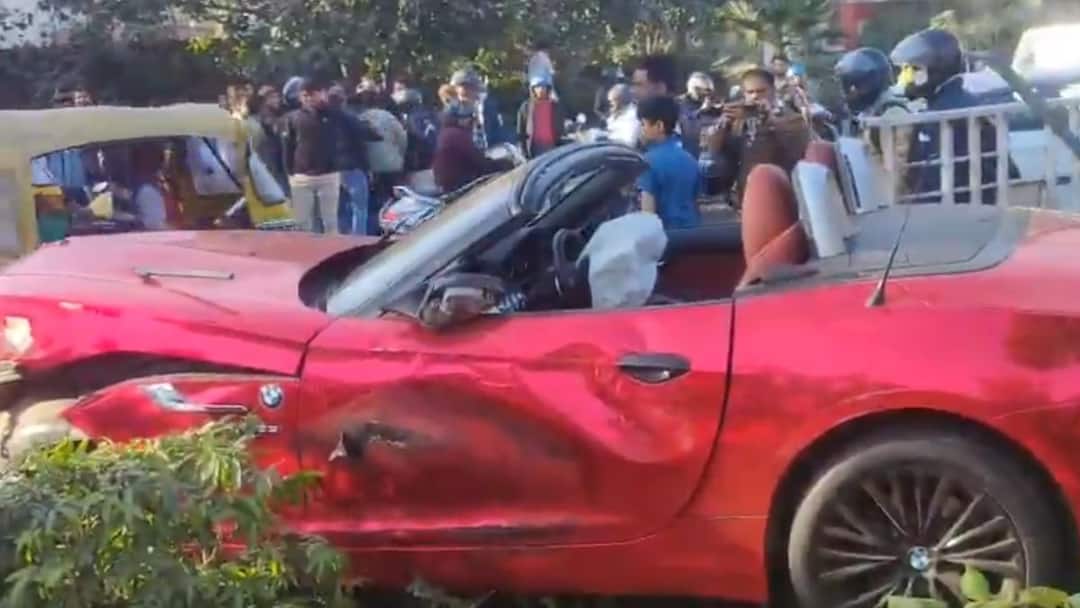 High-Speed BMW Rams Into Divider After Hitting Another Vehicle Near Delhi Gate High-Speed BMW Hits Tata Punch, Dragged For 100 Mt Before Ramming Into Divider Near Delhi Gate