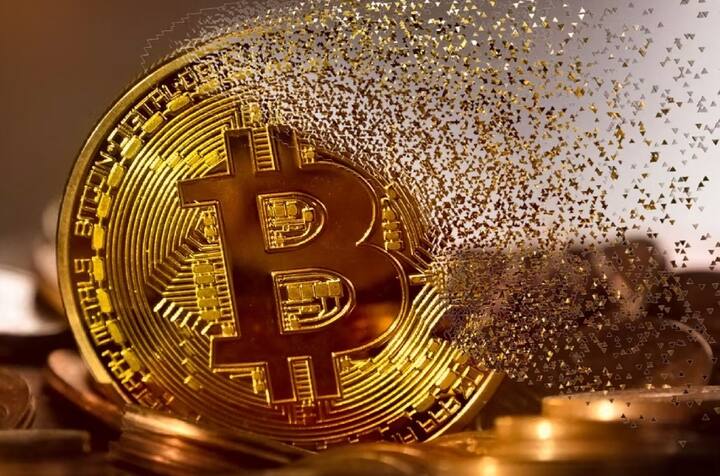 ગુરુવાર, 5 ડિસેમ્બર, 2024ના રોજ બિટકોઈન 102,727 ડોલર પર ટ્રેડ થઈ રહ્યું છે. 5 નવેમ્બર, 2024 ના રોજ યુએસ પ્રમુખપદની ચૂંટણીના પરિણામો જાહેર થયા ત્યારથી બિટકોઈનની કિંમત સતત વધી રહી છે.