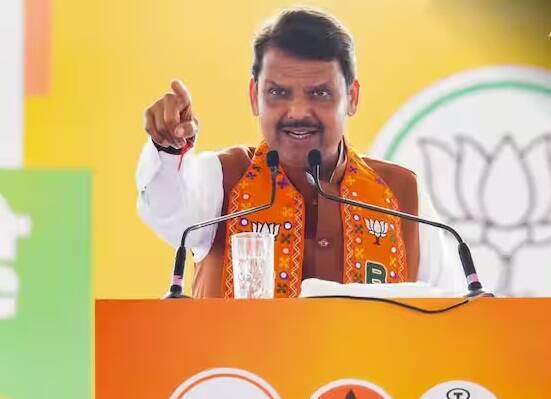 ફડણવીસ મહારાષ્ટ્રના એકમાત્ર એવા નેતા છે જેમણે મહારાષ્ટ્રમાં સીએમ અને ડેપ્યુટી સીએમ બંને તરીકે સેવા આપી છે. તેઓ 31 ઓક્ટોબર 2014 થી 12 નવેમ્બર 2019 સુધી મુખ્યમંત્રી પદે રહ્યા હતા. આ વખતે ફડણવીસ ત્રીજી વખત મહારાષ્ટ્રના મુખ્યમંત્રી બનવા તૈયાર છે.