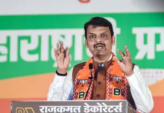 એફિડેવિટ મુજબ, દેવેન્દ્ર ફડણવીસ પાસે 23,500 રૂપિયા રોકડા હતા અને 2,28,760 રૂપિયા બેન્કમાં જમા છે. NSS પોસ્ટલ બચત અને વીમા પોલિસી મળીને 20,70,607 રૂપિયા થાય છે.