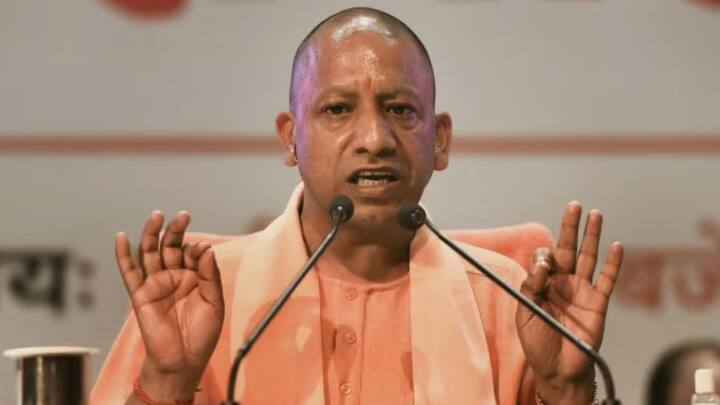 उत्तर प्रदेश में जिन लोगों के पास राशन कार्ड नहीं है अब उन लोगों के लिए फैमिली कार्ड योजना शुरू कर दी गई है. फैमिली कार्ड का इस्तेमाल करके लोग राज्य में चलाई जा रही है सभी सरकारी योजनाओं का लाभ ले पाएंगे.