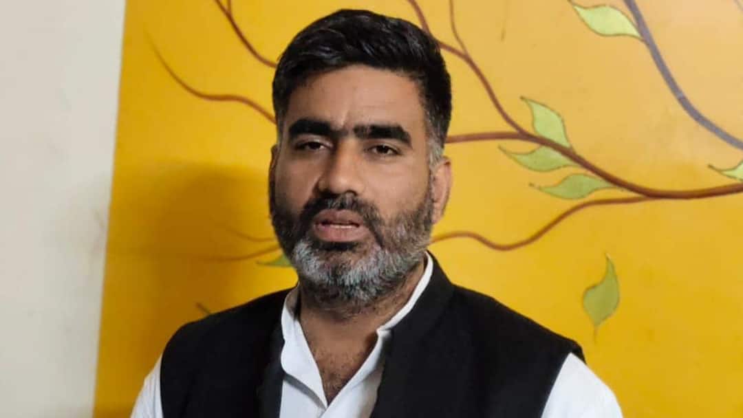 यूपी विधानसभा में सुनाई देगी मेरठ लिफ्ट हादसे की गूंज, सपा विधायक ने CMO को दिया अल्टीमेटम SP MLA Atul Pradhan will raise Meerut Lift Accident issue in UP Assembly Session ann यूपी विधानसभा में सुनाई देगी मेरठ लिफ्ट हादसे की गूंज, सपा विधायक ने CMO को दिया अल्टीमेटम