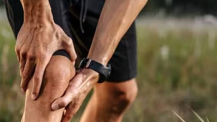 আবার কারো কারো শরীরে ভিটামিন ডি-র ঘাটতির জন্য জয়েন্টে ব্যথা দেখা যায়। আর শীতকালে হাড়ের সংকোচনের কারণে এই ব্যথা আরো বাড়ে।