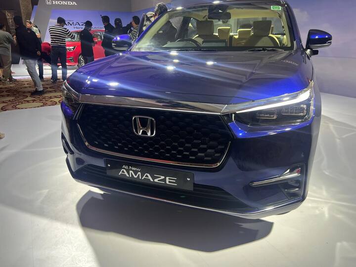 नई होंडा अमेज की कीमत 8 लाख रुपये से शुरू है. वहीं इसके वेरिएंट्स में आगे बढ़ने के साथ ही इसके फीचर्स भी बढ़ते जाते हैं.
