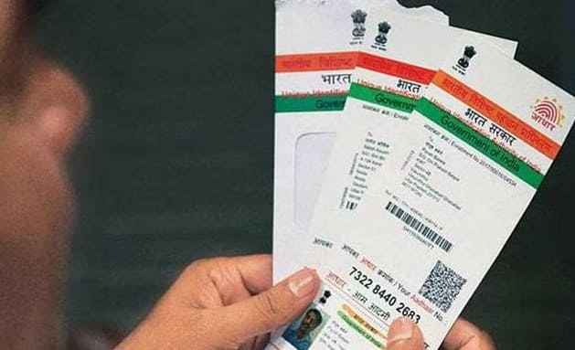 Free Aadhaar Update Process: UIDAI દ્વારા લોકોને મફતમાં આધાર અપડેટ કરવાની તક આપવામાં આવી રહી છે. જાણો તમે કેટલા સમય સુધી ફ્રી અપડેટ્સ કરાવી શકો છો અને તેની પ્રક્રિયા શું છે. ભારતમાં રહેવા માટે લોકો પાસે ઘણા બધા દસ્તાવેજો હોવા જરૂરી છે. આ દસ્તાવેજો વિના ઘણા લોકોના કામ અટકી જાય છે. દરરોજ તેઓને ક્યાંક ને ક્યાંક કામ માટે જરૂર પડે છે.