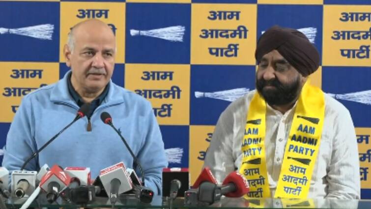 Surinder Pal Singh Bittoo Joins AAP May Contest Delhi Assembly Election 2025 from Timarpur Seat दिल्ली चुनाव से पहले सुरेंद्र पाल सिंह बिट्टू AAP में शामिल, इस सीट से मिल सकता है टिकट