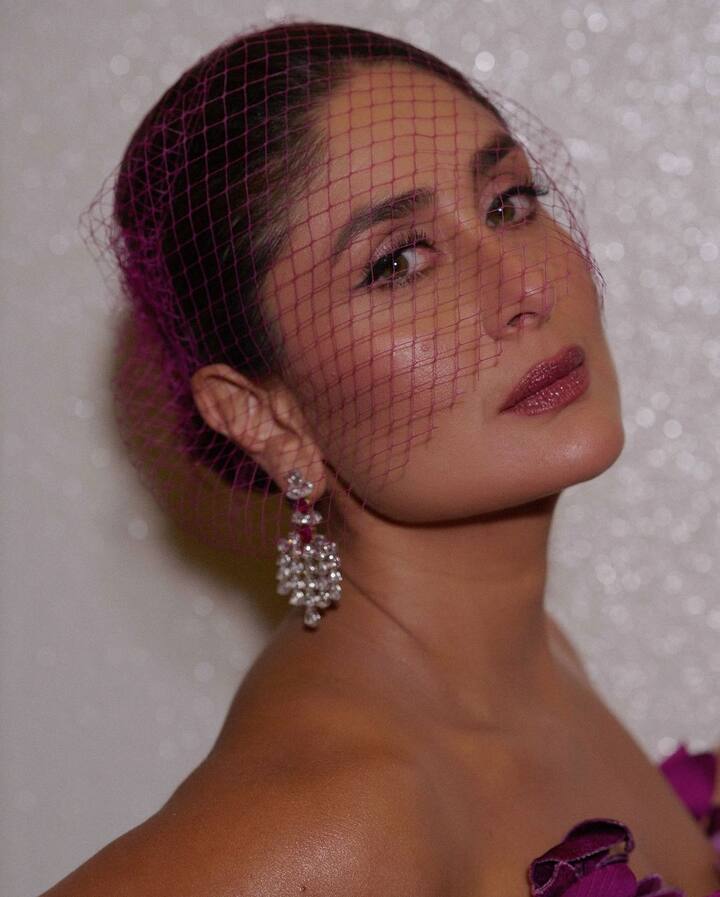 The actress kept her accessories minimal yet chic, opting for dainty earrings that added a touch of sparkle.