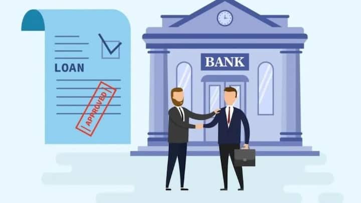 सीआरआर घटल्यामुळे बँकांकडे अधिक निधी उपलब्ध होतो, जो ग्राहकांना कर्जाच्या स्वरूपात देता येतो.