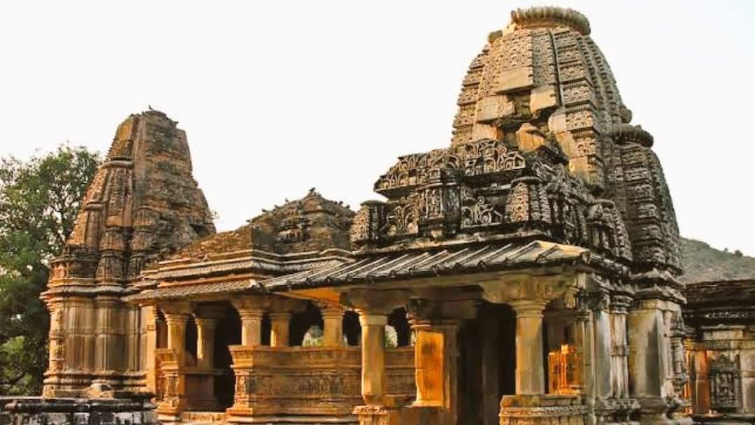 'No Bermuda, Mini Skirt, Mobiles': Udaipur's Eklingji Temple's Strict Rules For Devotees Eklingji Temple Udaipur Releases New Guidelines For Devotees 'No Bermuda, Mini Skirt, Mobiles': Udaipur's Eklingji Temple's Strict Rules For Devotees